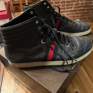 Gucci Navy High-Top Sneakers with Red Stripe
